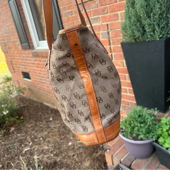 Dooney & Bourke canvas and leather signature shoulder bag - Picture 12 of 16